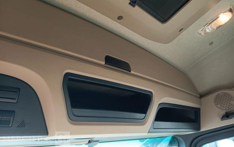 MERCEDES ACTROS 1845 – PTRA : 44 TONNES – DIESEL – 664614 KMS – ANNEE 2015 BLANC DT-318-EJ