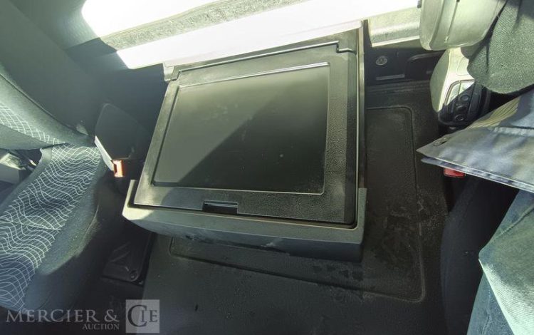 MERCEDES ACTROS 1845 – PTRA : 44 TONNES – DIESEL – 664614 KMS – ANNEE 2015 BLANC DT-318-EJ