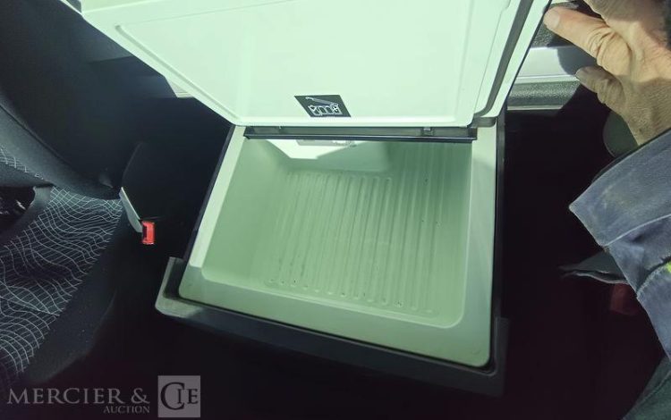 MERCEDES ACTROS 1845 – PTRA : 44 TONNES – DIESEL – 664614 KMS – ANNEE 2015 BLANC DT-318-EJ