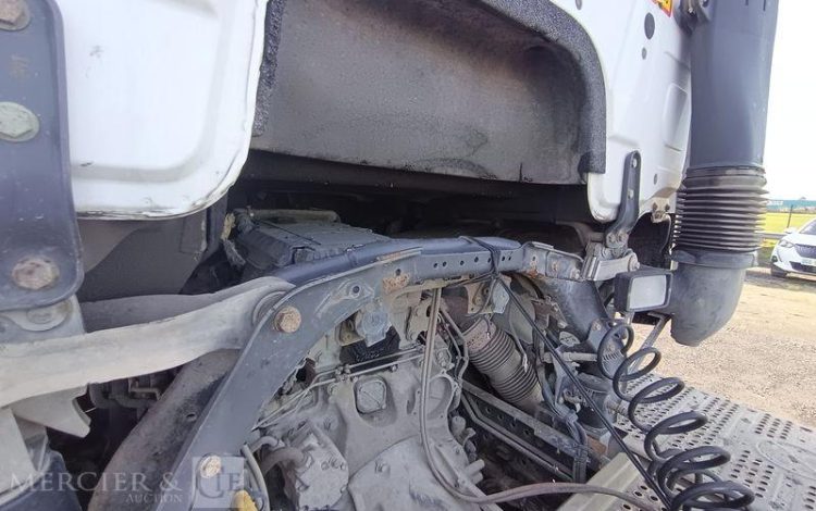 MERCEDES ACTROS 1845 – PTRA : 44 TONNES – DIESEL – 664614 KMS – ANNEE 2015 BLANC DT-318-EJ