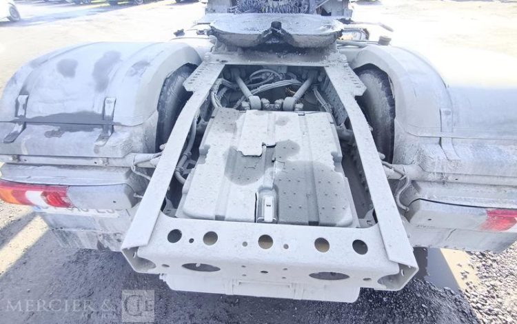 MERCEDES ACTROS 1845 – PTRA : 44 TONNES – DIESEL – 664614 KMS – ANNEE 2015 BLANC DT-318-EJ