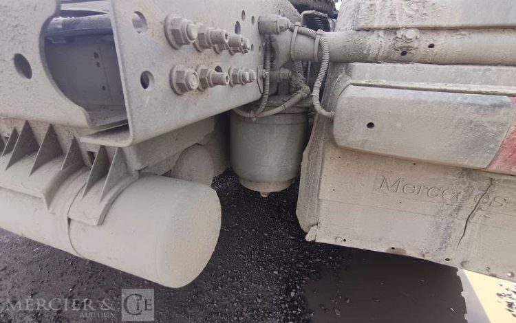 MERCEDES ACTROS 1845 – PTRA : 44 TONNES – DIESEL – 664614 KMS – ANNEE 2015 BLANC DT-318-EJ