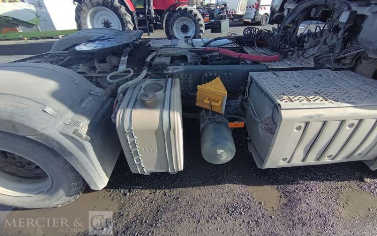 MERCEDES ACTROS 1845 – PTRA : 44 TONNES – DIESEL – 664614 KMS – ANNEE 2015 BLANC DT-318-EJ