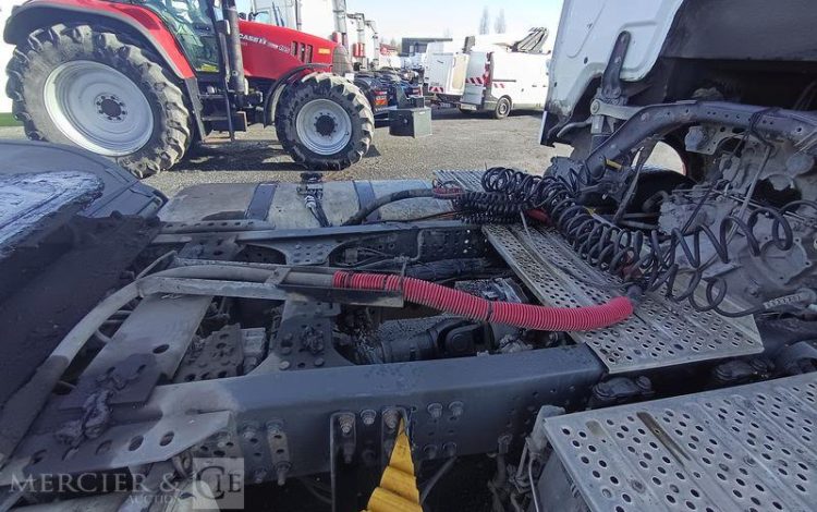 MERCEDES ACTROS 1845 – PTRA : 44 TONNES – DIESEL – 664614 KMS – ANNEE 2015 BLANC DT-318-EJ