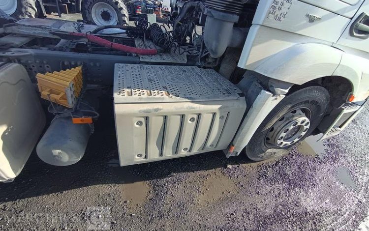 MERCEDES ACTROS 1845 – PTRA : 44 TONNES – DIESEL – 664614 KMS – ANNEE 2015 BLANC DT-318-EJ