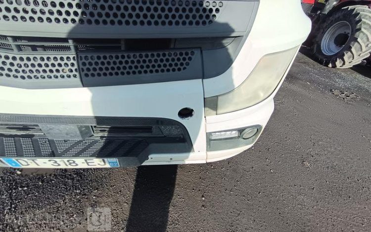 MERCEDES ACTROS 1845 – PTRA : 44 TONNES – DIESEL – 664614 KMS – ANNEE 2015 BLANC DT-318-EJ