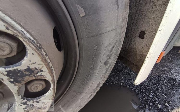 MERCEDES ACTROS 1845 – PTRA : 44 TONNES – DIESEL – 664614 KMS – ANNEE 2015 BLANC DT-318-EJ