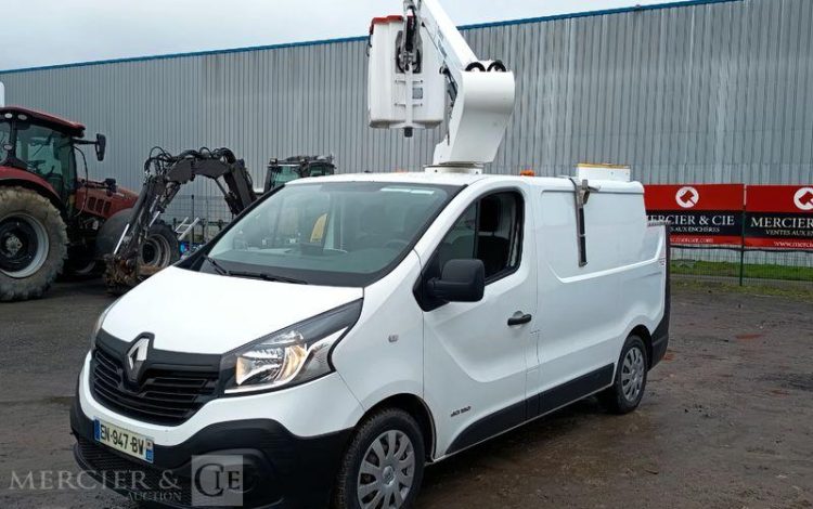 RENAULT TRAFIC 1,6 DCI 16V 120 CV AVEC NACELLE 091F – 9 M – 630 HEURES – ANNEE 2017 BLANC EN-947-BW