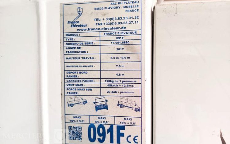 RENAULT TRAFIC 1,6 DCI 16V 120 CV AVEC NACELLE 091F – 9 M – 630 HEURES – ANNEE 2017 BLANC EN-947-BW