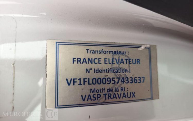 RENAULT TRAFIC 1,6 DCI 16V 120 CV AVEC NACELLE 091F – 9 M – 630 HEURES – ANNEE 2017 BLANC EN-947-BW