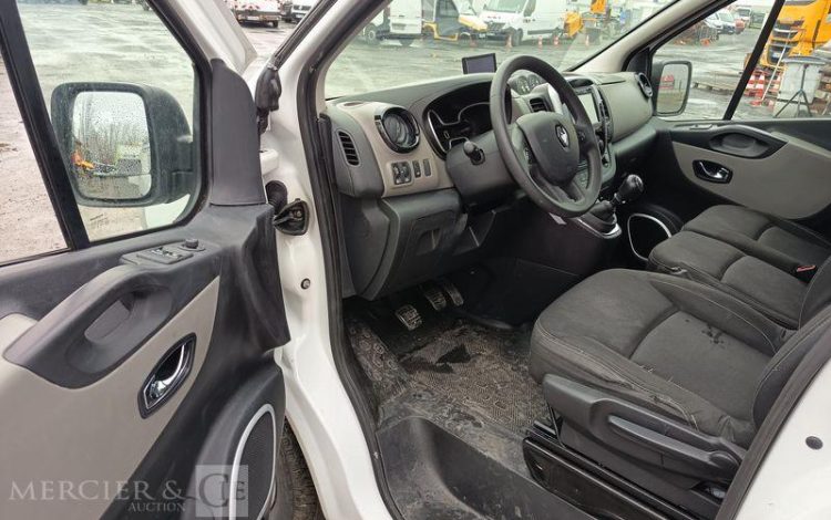RENAULT TRAFIC 1,6 DCI 16V 120 CV AVEC NACELLE 091F – 9 M – 630 HEURES – ANNEE 2017 BLANC EN-947-BW