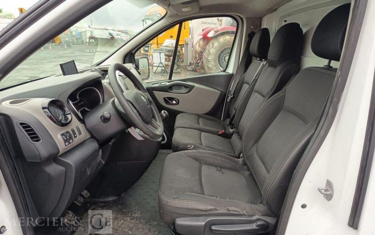 RENAULT TRAFIC 1,6 DCI 16V 120 CV AVEC NACELLE 091F – 9 M – 630 HEURES – ANNEE 2017 BLANC EN-947-BW