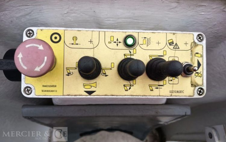 RENAULT TRAFIC 1,6 DCI 16V 120 CV AVEC NACELLE 091F – 9 M – 630 HEURES – ANNEE 2017 BLANC EN-947-BW