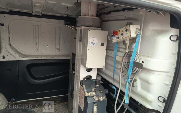 RENAULT TRAFIC 1,6 DCI 16V 120 CV AVEC NACELLE 091F – 9 M – 630 HEURES – ANNEE 2017 BLANC EN-947-BW