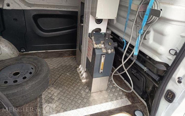 RENAULT TRAFIC 1,6 DCI 16V 120 CV AVEC NACELLE 091F – 9 M – 630 HEURES – ANNEE 2017 BLANC EN-947-BW