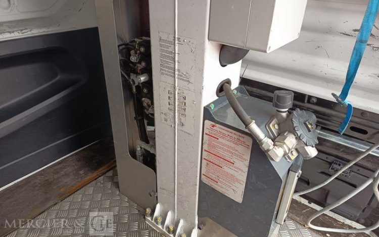 RENAULT TRAFIC 1,6 DCI 16V 120 CV AVEC NACELLE 091F – 9 M – 630 HEURES – ANNEE 2017 BLANC EN-947-BW