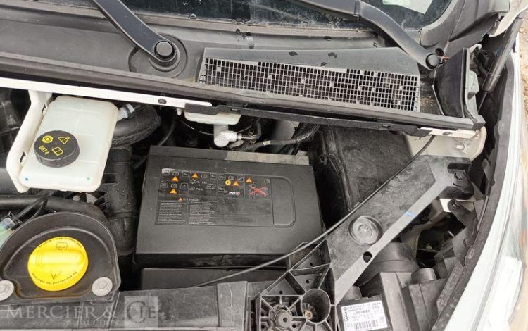 RENAULT TRAFIC 1,6 DCI 16V 120 CV AVEC NACELLE 091F – 9 M – 630 HEURES – ANNEE 2017 BLANC EN-947-BW