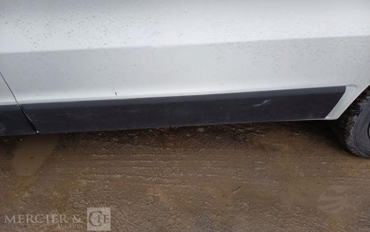 RENAULT TRAFIC 1,6 DCI 16V 120 CV AVEC NACELLE 091F – 9 M – 630 HEURES – ANNEE 2017 BLANC EN-947-BW