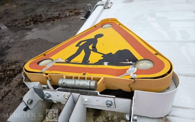 RENAULT TRAFIC 1,6 DCI 16V 120 CV AVEC NACELLE 091F – 9 M – 630 HEURES – ANNEE 2017 BLANC EN-947-BW