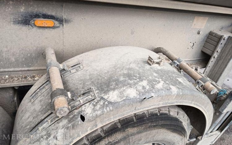 BENALU SEMI REMORQUE BENNE BASCULANTE – 3 ESSIEUX – PTAC 38 TONNES – ANNEE 2017  EQ-235-EH