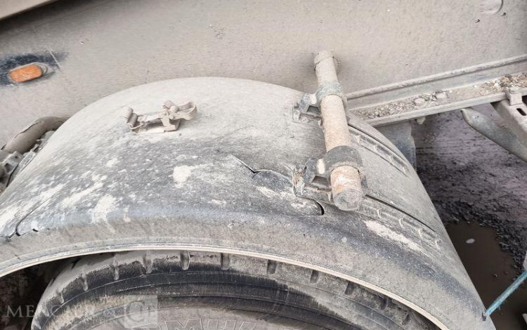 BENALU SEMI REMORQUE BENNE BASCULANTE – 3 ESSIEUX – PTAC 38 TONNES – ANNEE 2017  EQ-235-EH