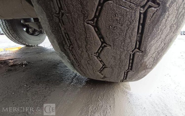 BENALU SEMI REMORQUE BENNE BASCULANTE – 3 ESSIEUX – PTAC 38 TONNES – ANNEE 2017  EQ-235-EH