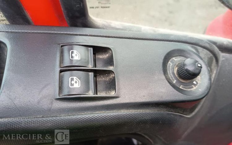 IVECO DAILY 35C12 BENNE AVEC COFFRE ACIER DIESEL – 148746 KMS – ANNEE 2018 ROUGE EW-088-QD