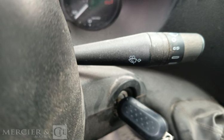 IVECO DAILY 35C12 BENNE AVEC COFFRE ACIER DIESEL – 148746 KMS – ANNEE 2018 ROUGE EW-088-QD