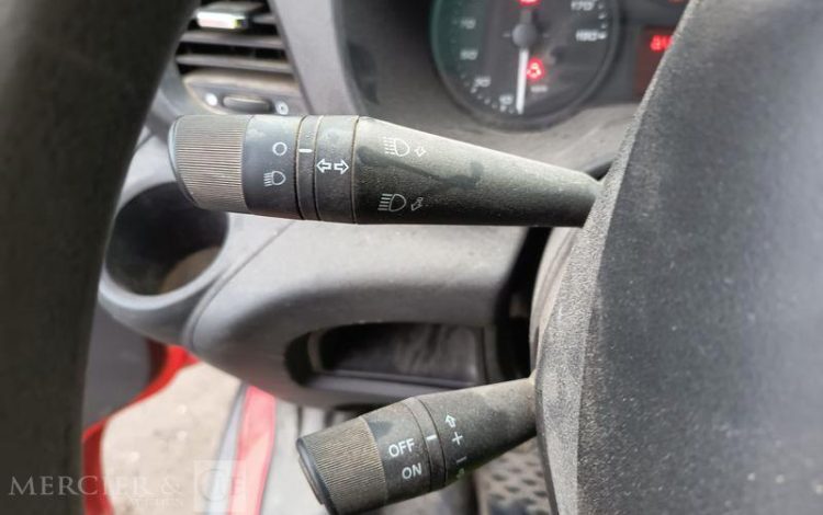 IVECO DAILY 35C12 BENNE AVEC COFFRE ACIER DIESEL – 148746 KMS – ANNEE 2018 ROUGE EW-088-QD