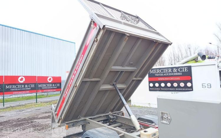 IVECO DAILY 35C12 BENNE AVEC COFFRE ACIER DIESEL – 148746 KMS – ANNEE 2018 ROUGE EW-088-QD