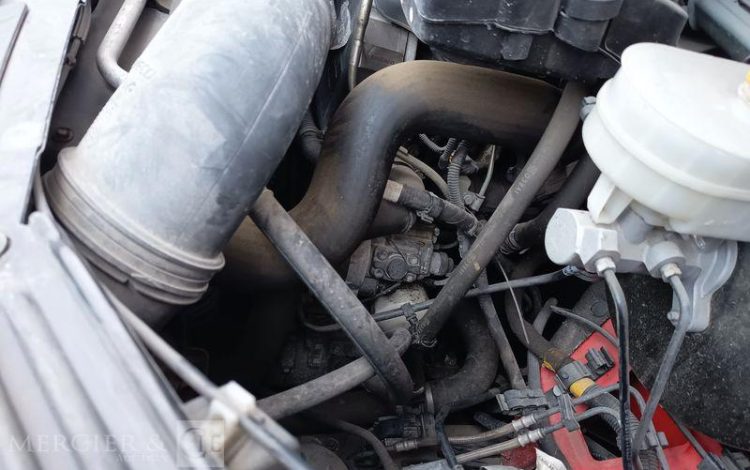 IVECO DAILY 35C12 BENNE AVEC COFFRE ACIER DIESEL – 148746 KMS – ANNEE 2018 ROUGE EW-088-QD