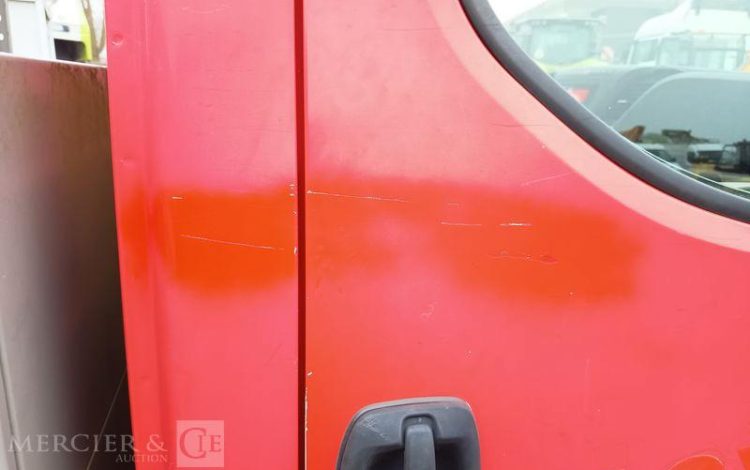 IVECO DAILY 35C12 BENNE AVEC COFFRE ACIER DIESEL – 148746 KMS – ANNEE 2018 ROUGE EW-088-QD