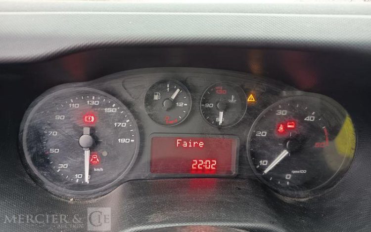 IVECO 35C12 BENNE SIMPLE CABINE COFFRE  EW-901-XS