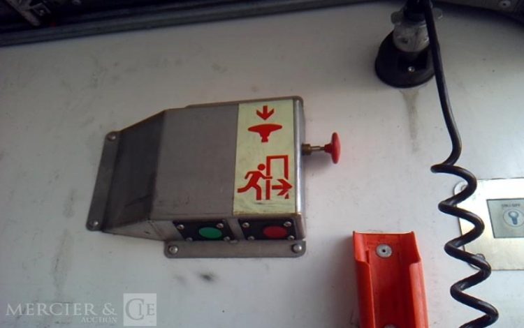 IVECO STRALIS 330E6 CAISSE HAYON FRIGO 6X2 PTAC 26T BLANC EX-153-FB