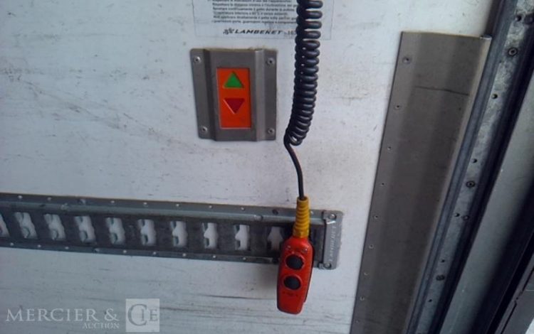 IVECO STRALIS 330E6 CAISSE HAYON FRIGO 6X2 PTAC 26T BLANC EX-153-FB