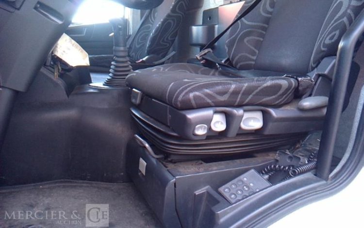 IVECO STRALIS 330E6 CAISSE HAYON FRIGO 6X2 PTAC 26T BLANC EX-153-FB