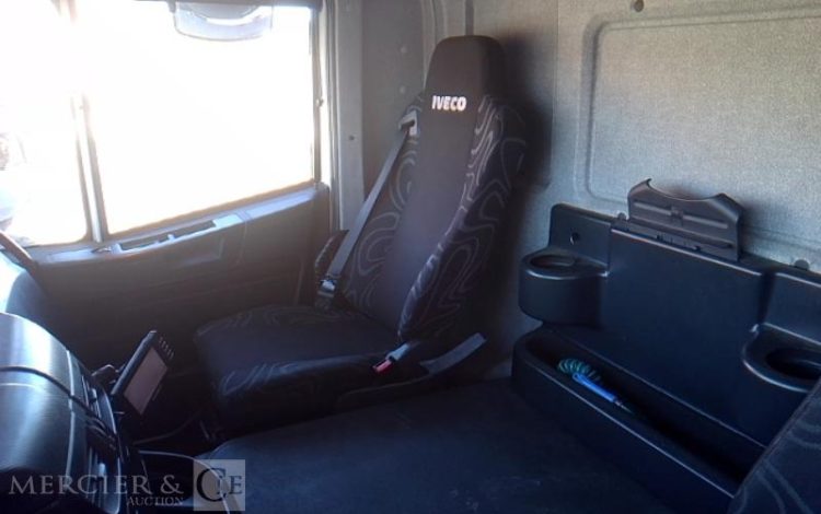 IVECO STRALIS 330E6 CAISSE HAYON FRIGO 6X2 PTAC 26T BLANC EX-153-FB