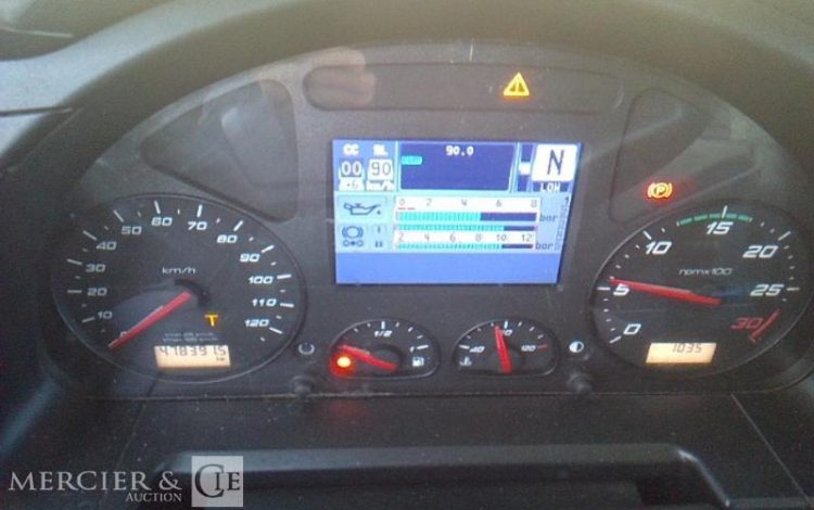 IVECO STRALIS 330E6 CAISSE HAYON FRIGO 6X2 PTAC 26T BLANC EX-153-FB