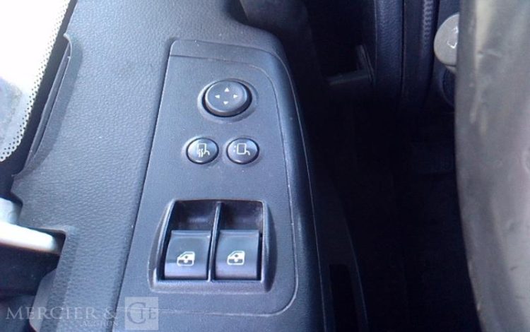 IVECO STRALIS 330E6 CAISSE HAYON FRIGO 6X2 PTAC 26T BLANC EX-153-FB