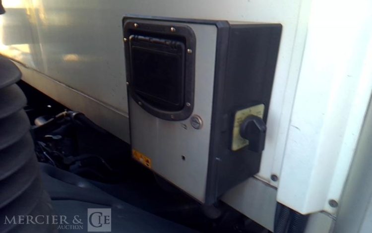 IVECO STRALIS 330E6 CAISSE HAYON FRIGO 6X2 PTAC 26T BLANC EX-153-FB