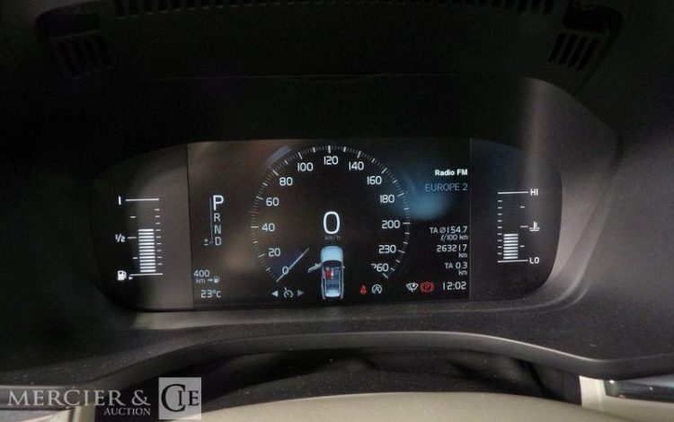 VOLVO XC60 2.0 D4 190ch MOMENTUM GEARTRONIC GRIS FA-785-WA