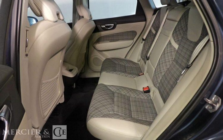 VOLVO XC60 2.0 D4 190ch MOMENTUM GEARTRONIC GRIS FA-785-WA