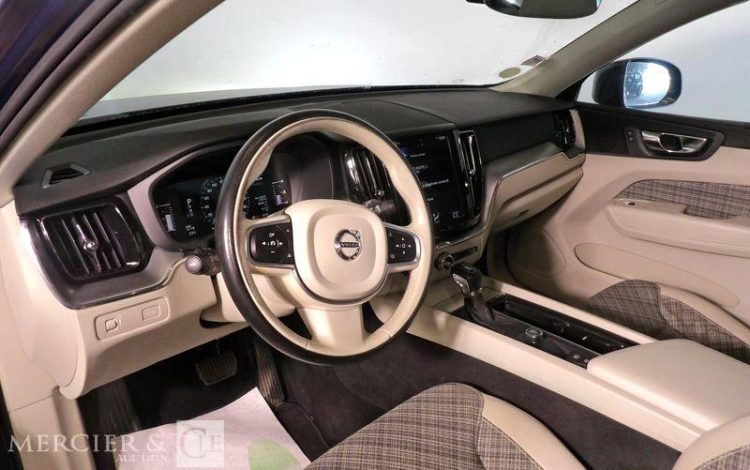 VOLVO XC60 2.0 D4 190ch MOMENTUM GEARTRONIC GRIS FA-785-WA