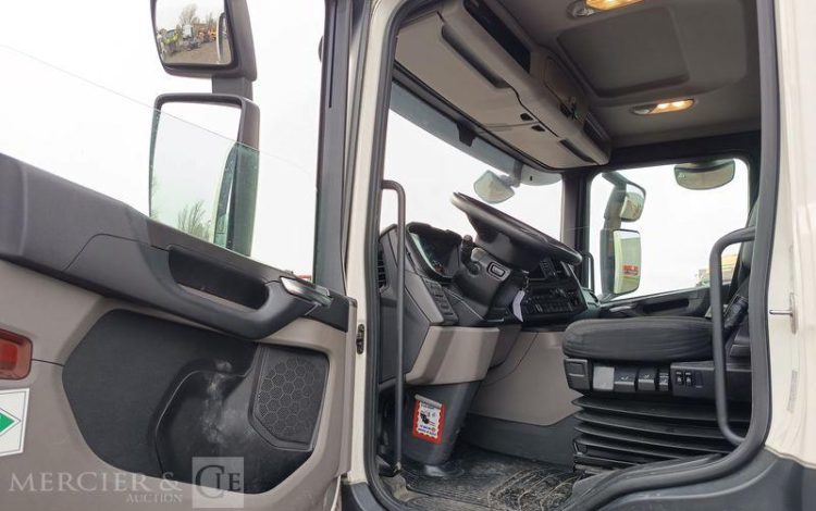 SCANIA PORTEUR FOURGON GNC 19T  FG-927-TT