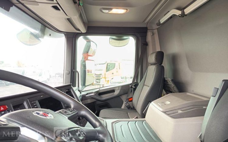 SCANIA PORTEUR FOURGON GNC 19T  FG-927-TT