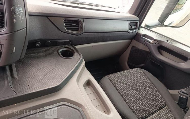 SCANIA PORTEUR FOURGON GNC 19T  FG-927-TT