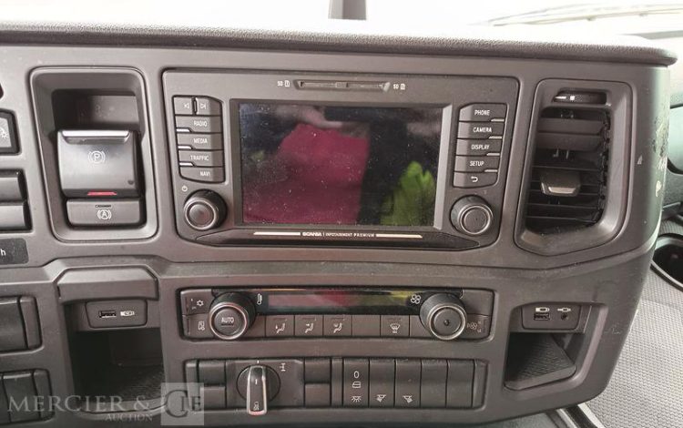 SCANIA PORTEUR FOURGON GNC 19T  FG-927-TT