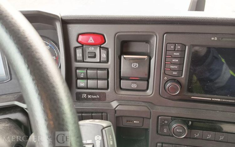 SCANIA PORTEUR FOURGON GNC 19T  FG-927-TT