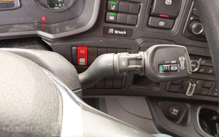 SCANIA PORTEUR FOURGON GNC 19T  FG-927-TT