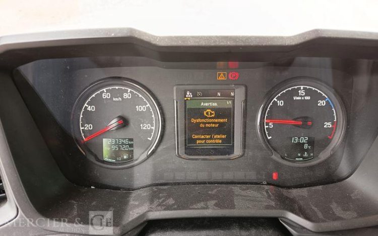 SCANIA PORTEUR FOURGON GNC 19T  FG-927-TT